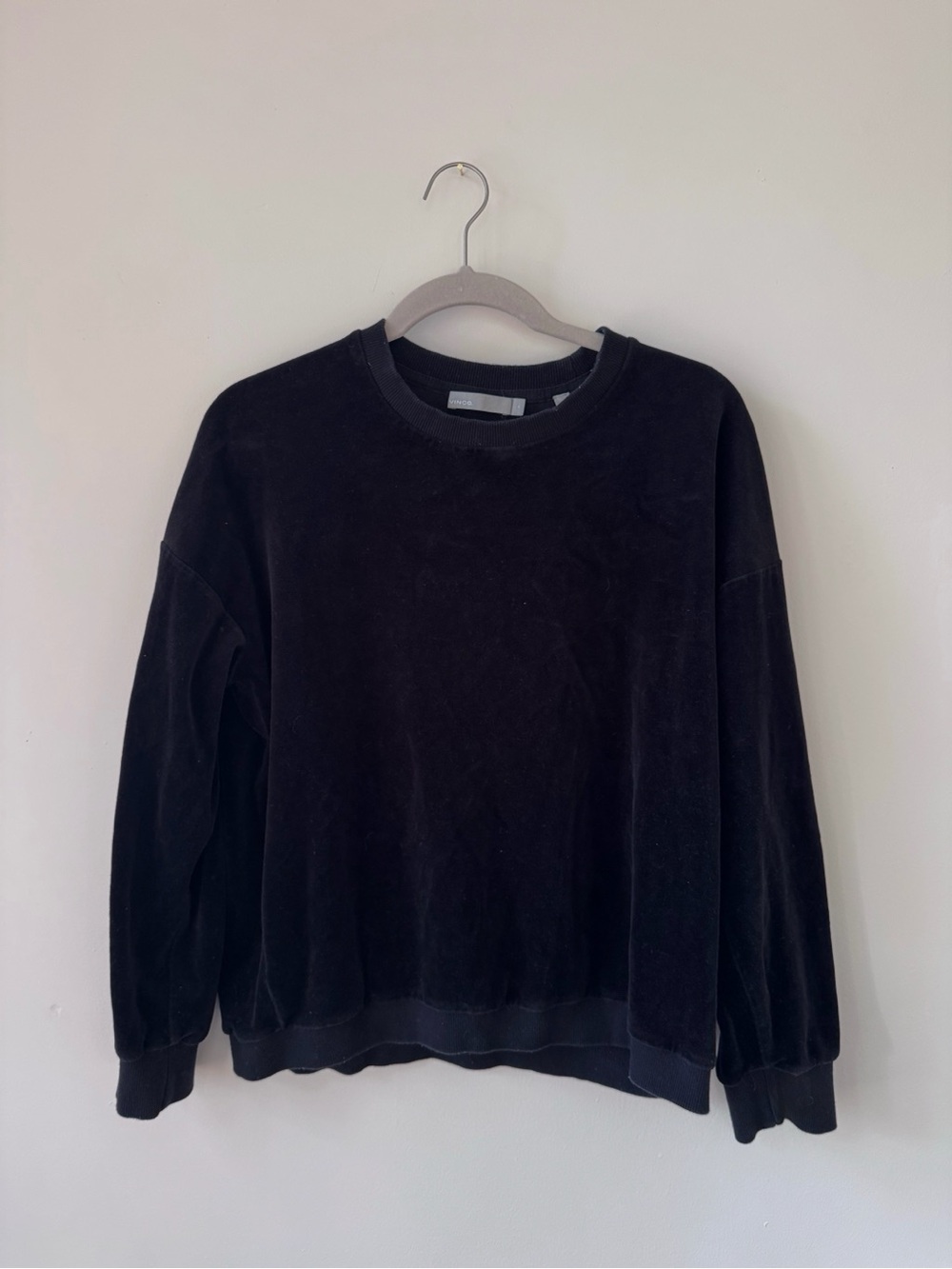 Vince black velour crewneck pullover, women’s size medium